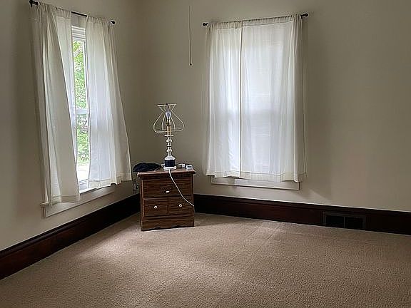 5th image of 222 Beecher Ave