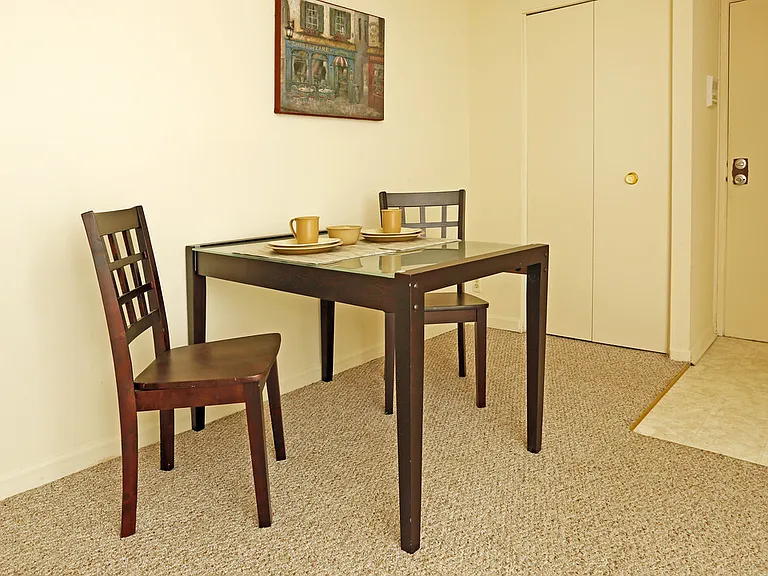 METRO TOWER APARTMENTS — Photo 12