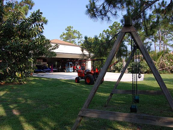 2500sf aircraft hangar. 