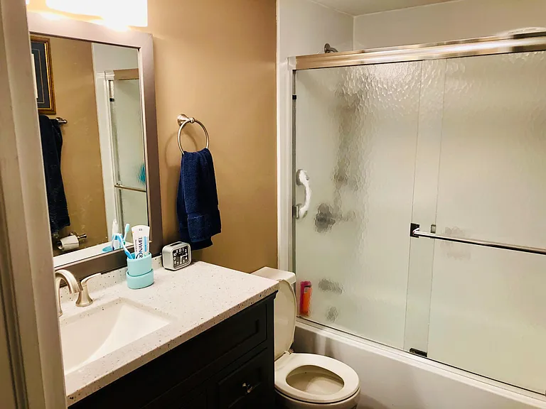 892 Chatham Ln — Photo 3