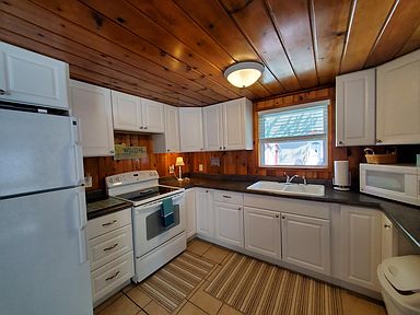 8139 E Houghton Lake Dr, Houghton Lake, MI 48629 | Zillow