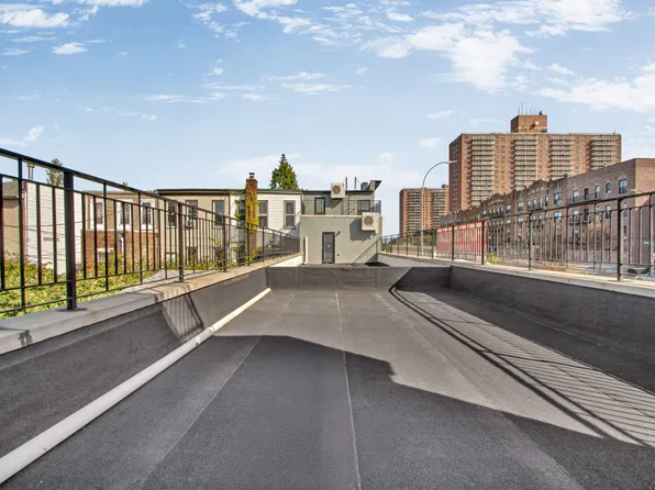 31 Roosevelt Place image 8 of 17