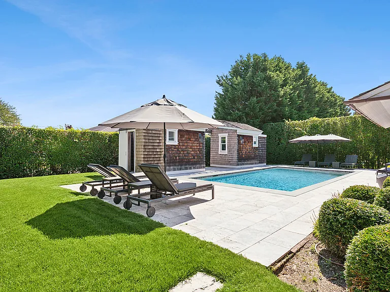 202 Halsey St — Photo 3
