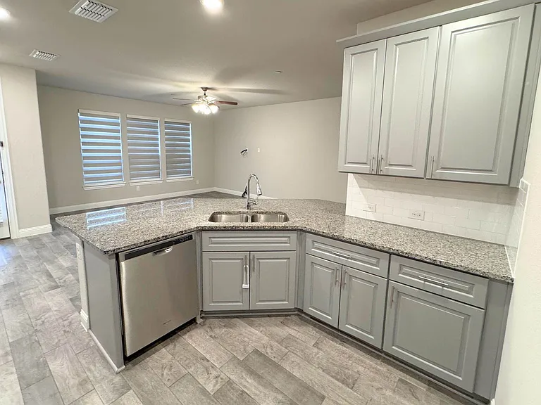 3641 Harebell Dr — Photo 7