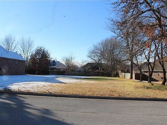 4th image of 1801 N Independence Pl