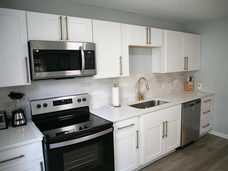 Greenwood St — Photo 10