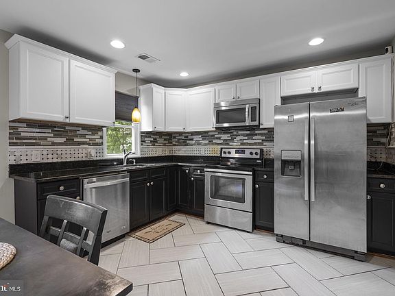 5th image of 14905 White Hall Ave
