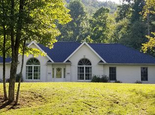 23 Old Farm Rd, Weston, WV 26452