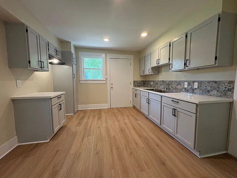 2134 Queens Hwy — Photo 12