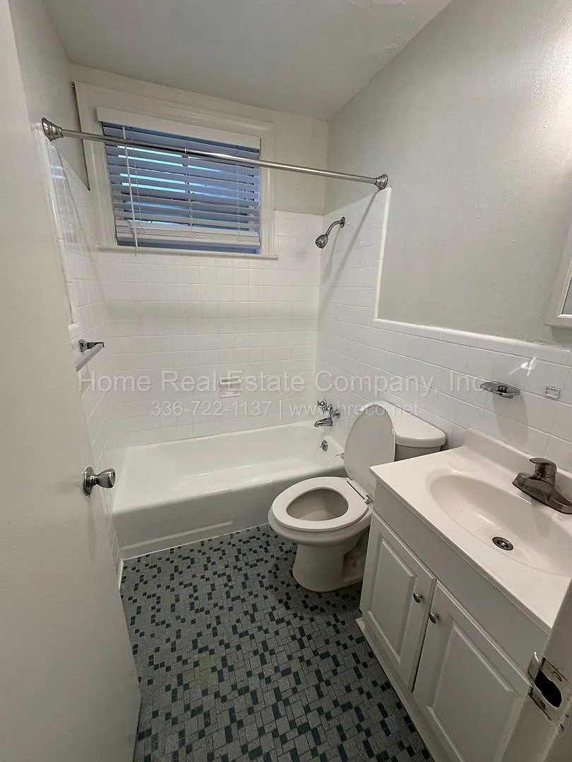 805 W End Blvd — Photo 4