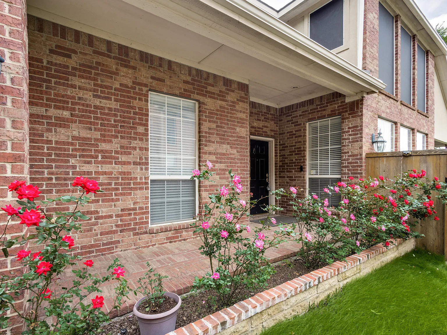 4 bed, 2345 sqft, $2,900 — Photo 4