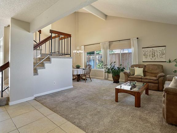 5th image of 952 Scarlett Pl