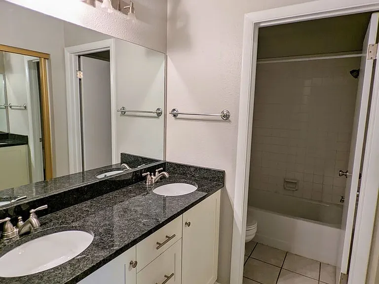 1460 E Foxboro Dr #2 — Photo 3