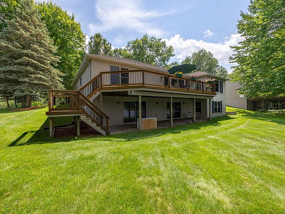 4th image of 9852 Fawn Lake Dr