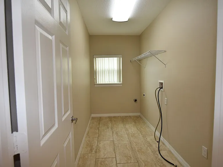 527 Bristol Cir — Photo 8