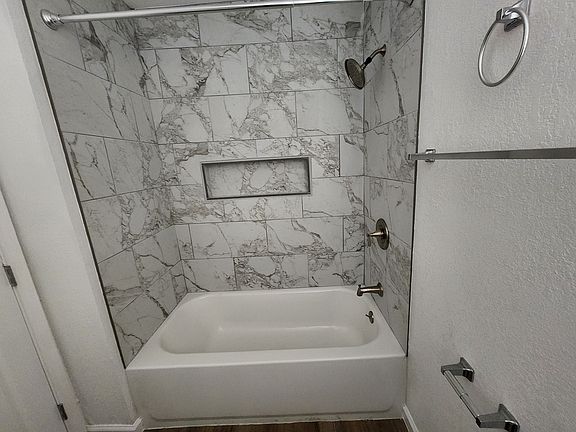 5th image of 1001 W Lincoln Ave
