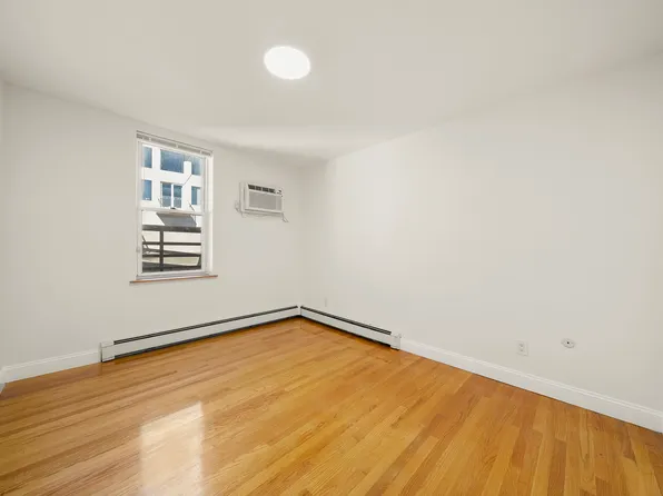 280 Undercliff Avenue image 20 of 23