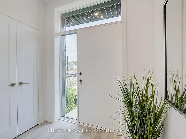 416 Dundas St S #13 — Photo 21