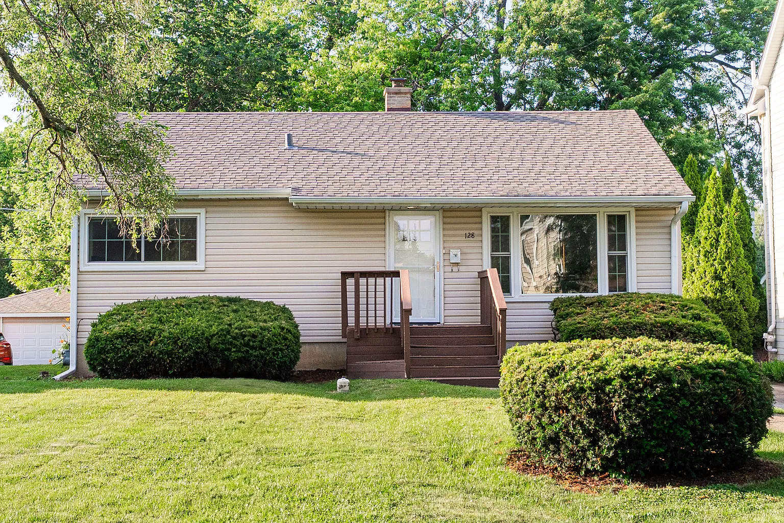 128 E Van Buren St photo 1