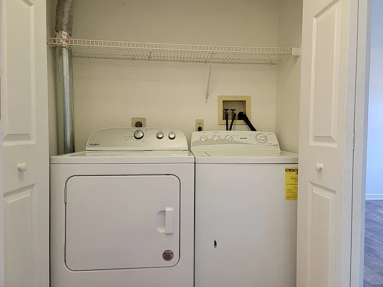 102 Bradford Dr — Photo 6