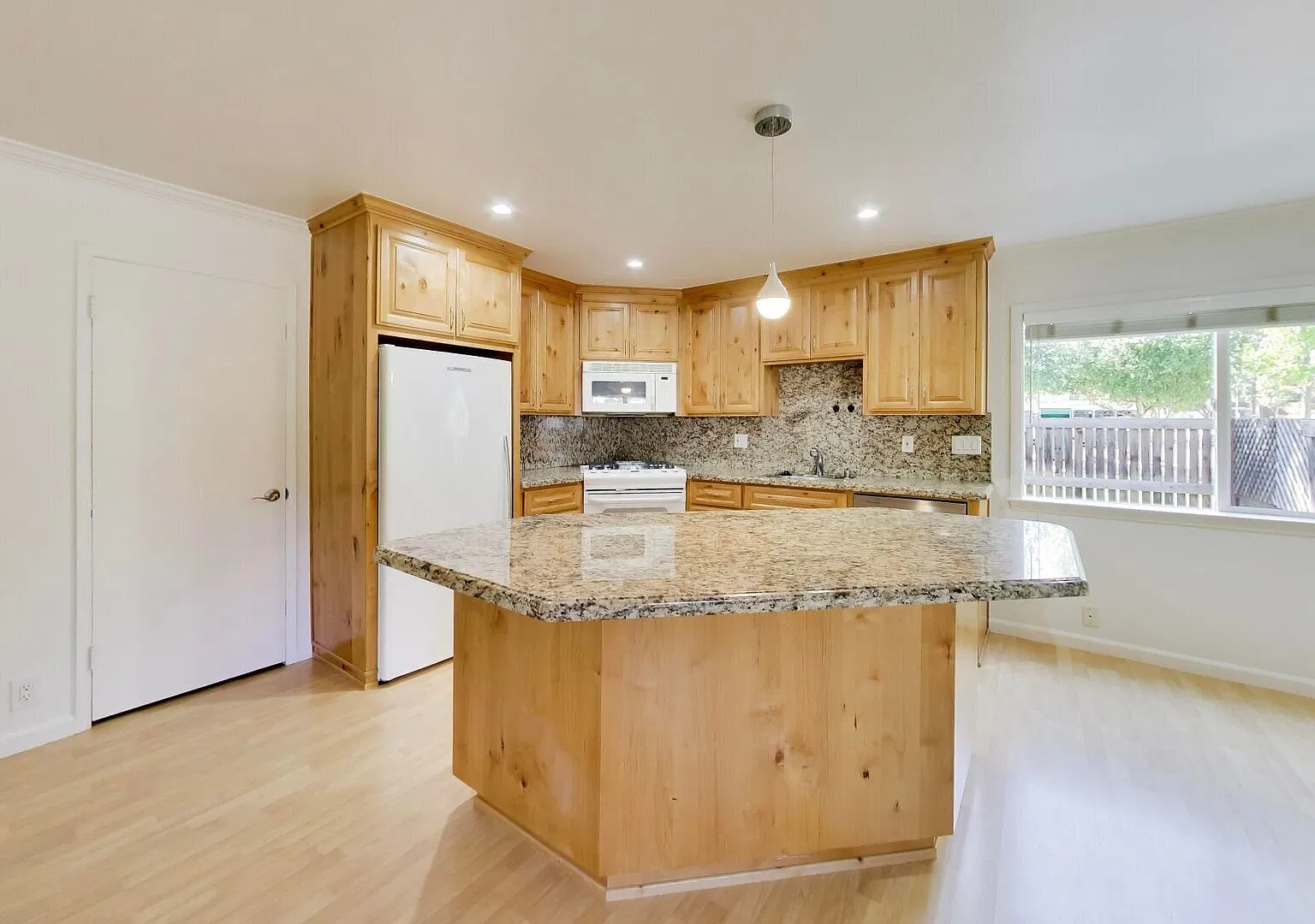 350 Channing Ave — Photo 2