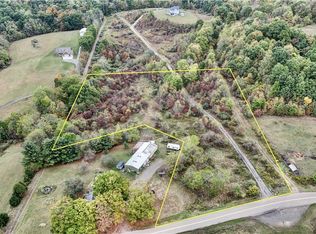 New Cumberland Rd NE, Sherrodsville, OH 44675