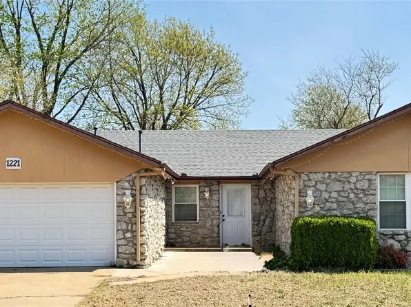 1221 S 28th St, Broken Arrow, OK 74014