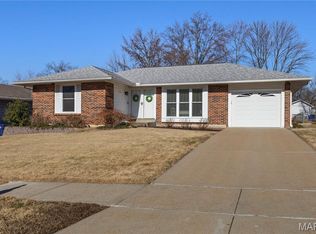 325 Bellezza Dr, Ballwin, MO 63021