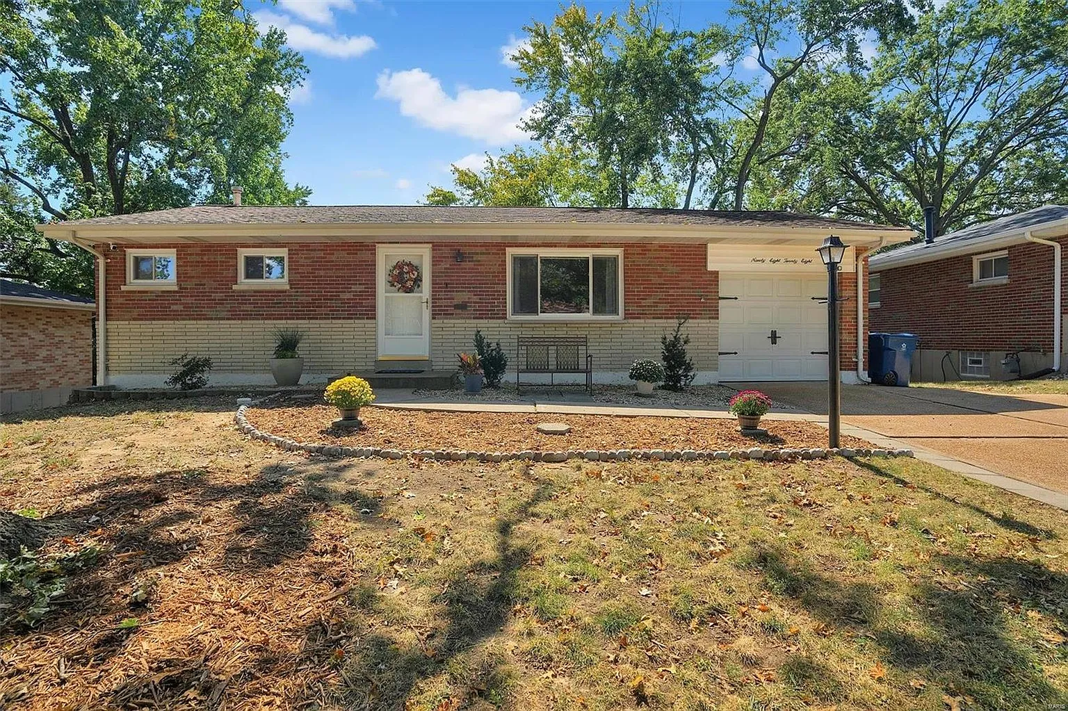 9828 Whitcomb Ln photo 1