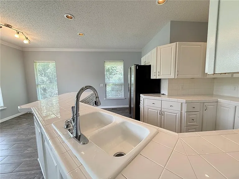 18033 Broadview — Photo 11