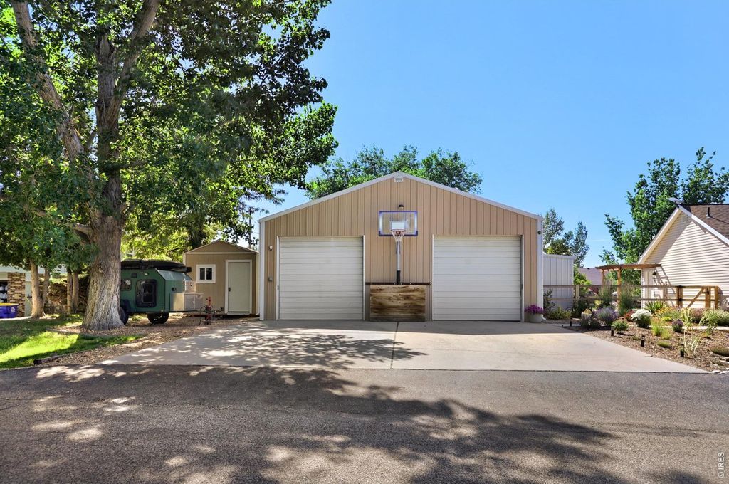 121 Victoria Dr