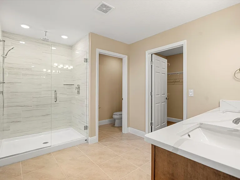 2049 Heart Lake Dr — Photo 31