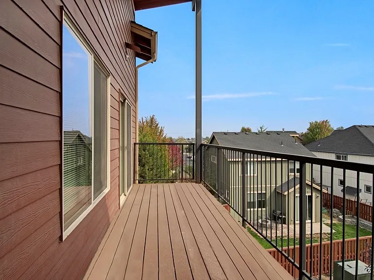 Bellevue Crossing — Photo 2