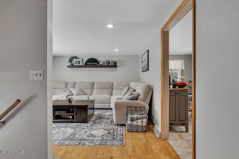 4th image of 34 Shelterwood Road