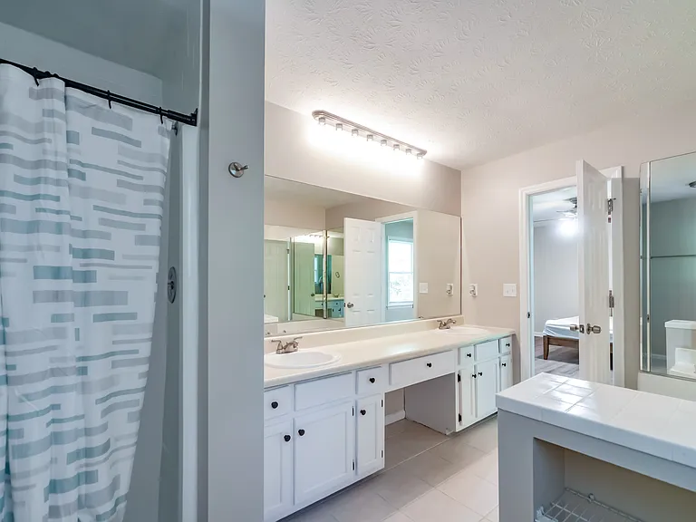 Private Bathroom for Bedroom 1