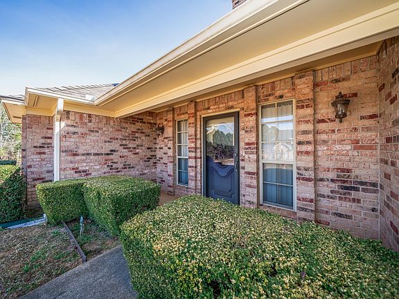 4th image of 1308 Oakwood Ln