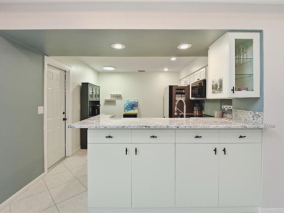 5th image of 56 LAKE FOREST PLACE