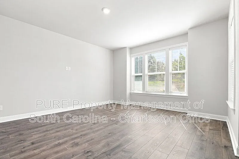 3 bed, 3.0 bath, 2000 sqft, $2,949 — Photo 3