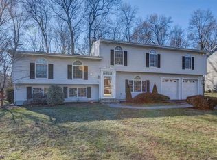 121 Edgewood Dr, Florham Park, NJ 07932