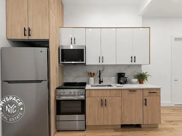 897 New York Avenue image 1 of 5