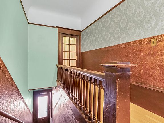 4th image of 815 17th St APT 2