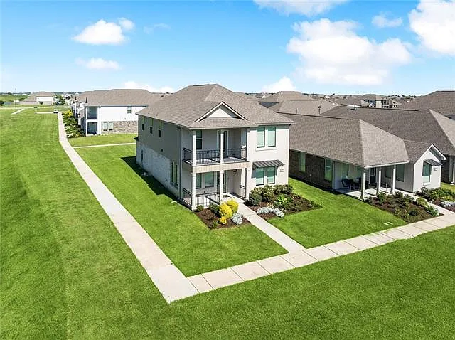 4 bed, 3.0 bath, 2484 sqft, $2,800 — Photo 4