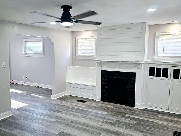 491 Townsend Ave — Photo 3