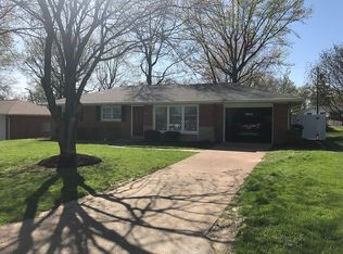 121 Cascade Dr, Columbia, IL 62236