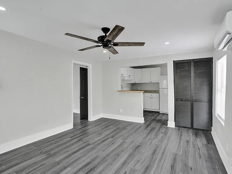 234 NE 14th Ave #2 — Photo 5