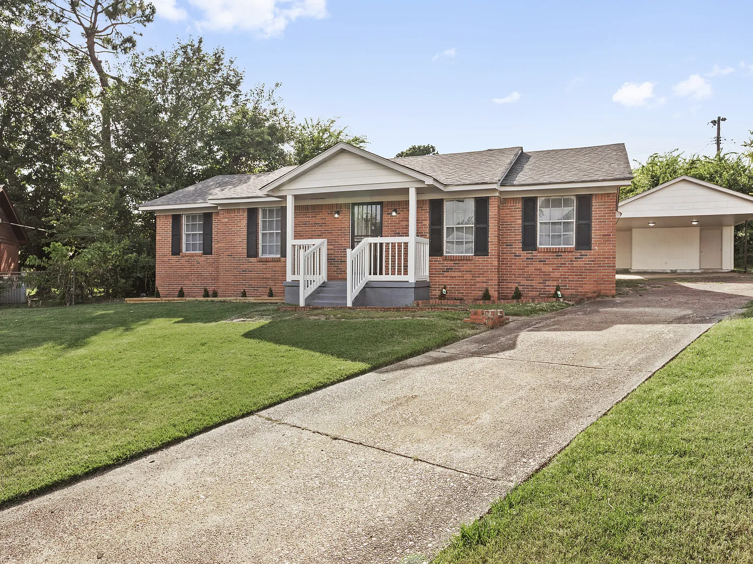 Beautiful 3-Bed, 1.5-Bath Brick Home — Photo 2