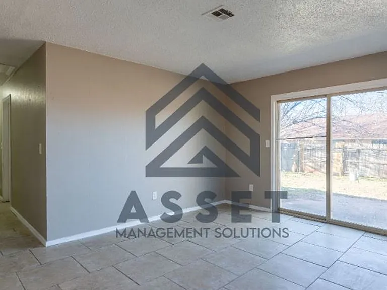 4613 Cinderella Dr — Photo 9