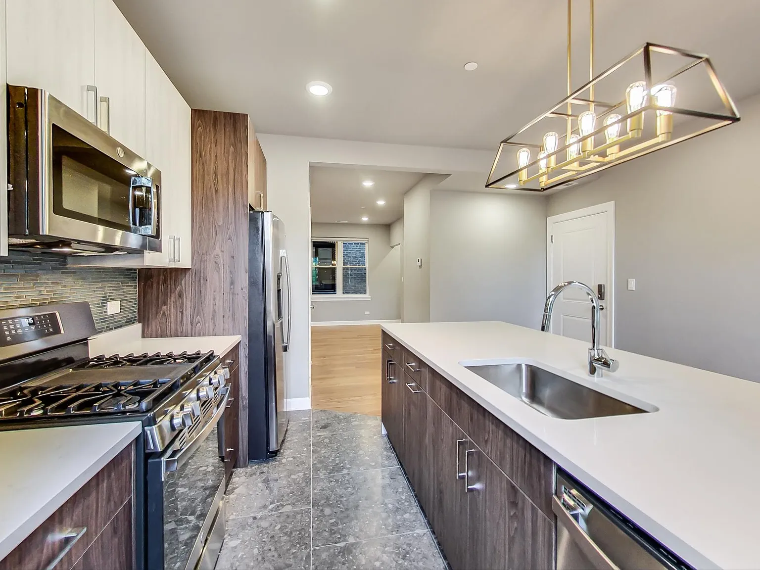4 bed, 3.5 bath, $3,600 — Photo 4