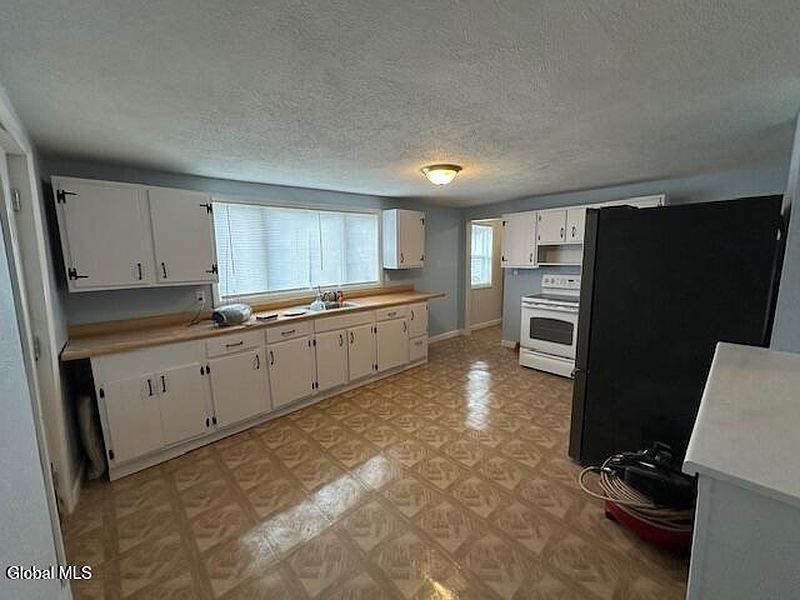 3rd image of 6 Eagle Street