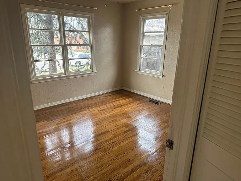 2336 Westlawn Pl — Photo 3
